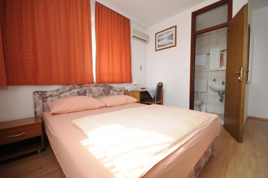 Pansion Antonio Bed & Breakfast Slavonski Brod Rom bilde