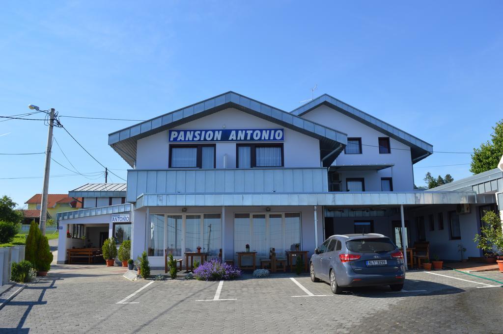 Pansion Antonio Bed & Breakfast Slavonski Brod Eksteriør bilde
