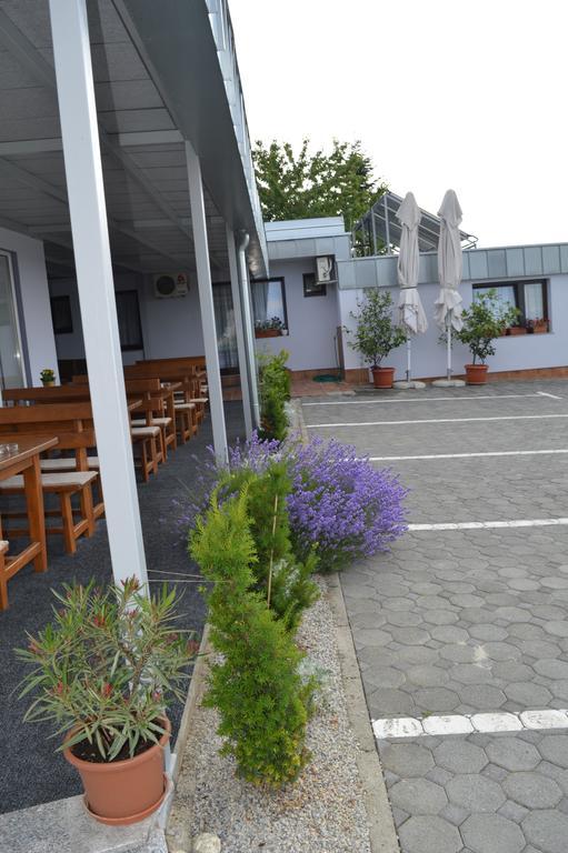 Pansion Antonio Bed & Breakfast Slavonski Brod Eksteriør bilde