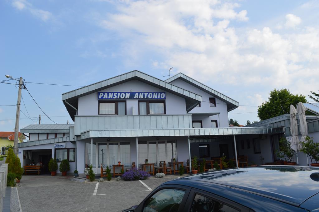 Pansion Antonio Bed & Breakfast Slavonski Brod Eksteriør bilde