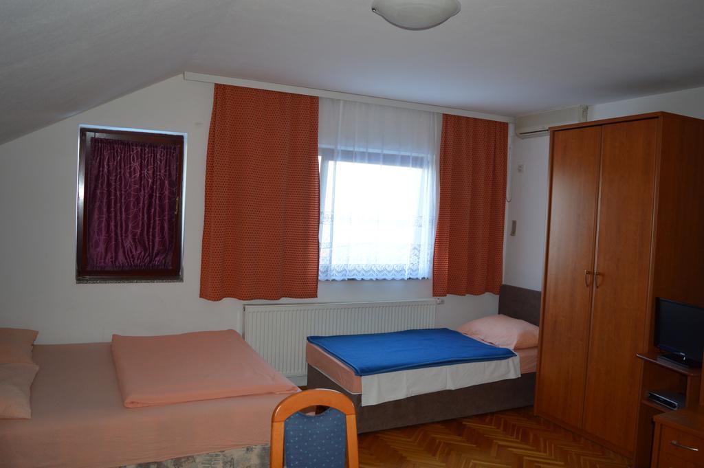 Pansion Antonio Bed & Breakfast Slavonski Brod Eksteriør bilde