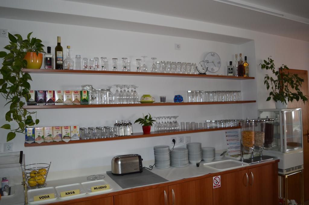 Pansion Antonio Bed & Breakfast Slavonski Brod Eksteriør bilde