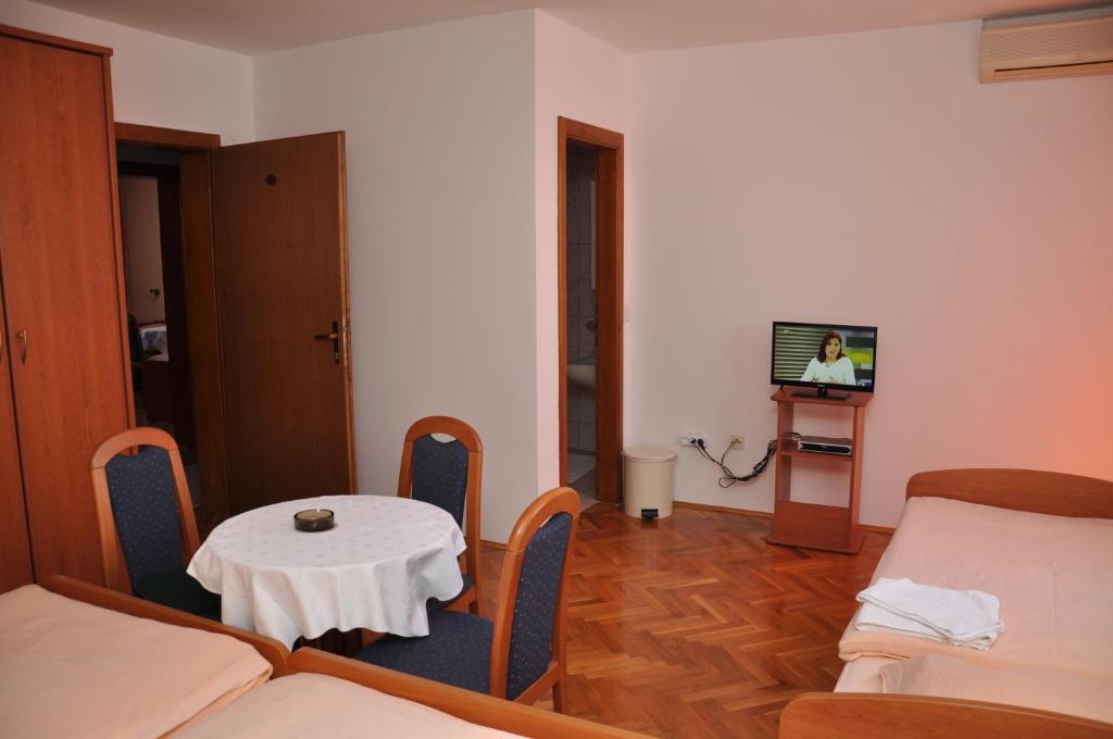 Pansion Antonio Bed & Breakfast Slavonski Brod Eksteriør bilde