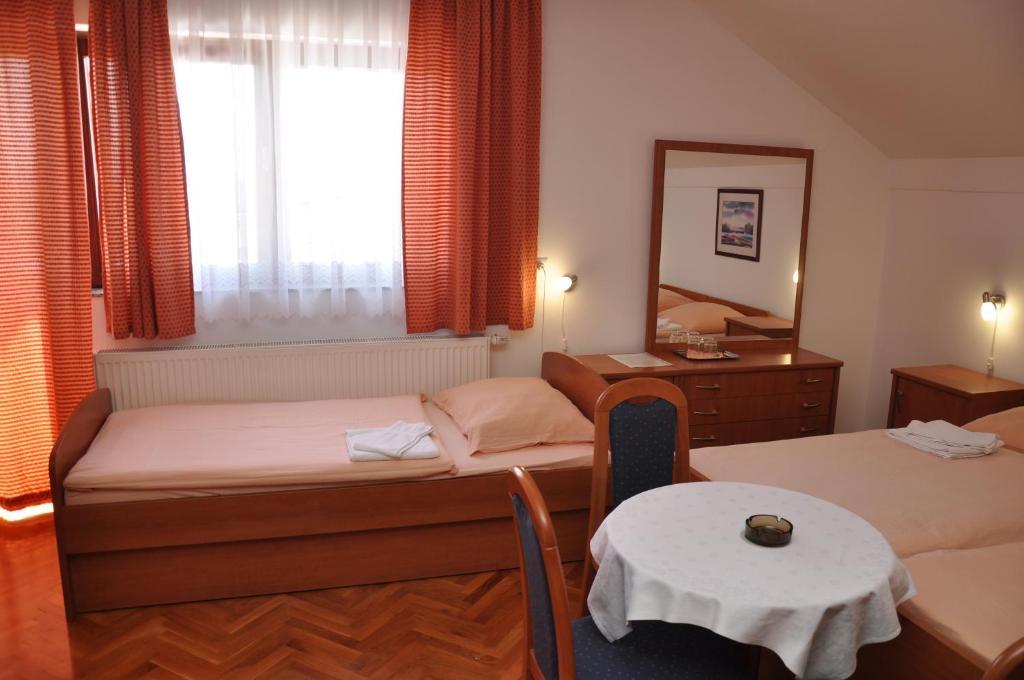 Pansion Antonio Bed & Breakfast Slavonski Brod Eksteriør bilde