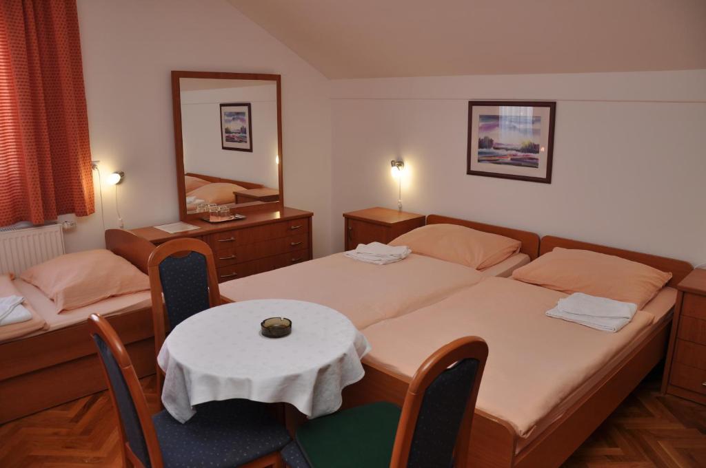 Pansion Antonio Bed & Breakfast Slavonski Brod Eksteriør bilde