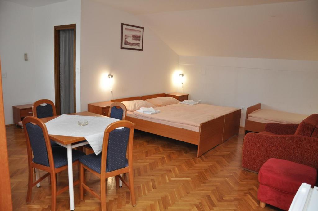 Pansion Antonio Bed & Breakfast Slavonski Brod Eksteriør bilde