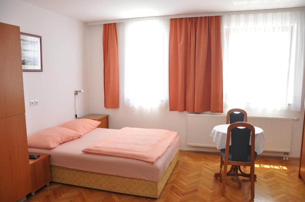 Pansion Antonio Bed & Breakfast Slavonski Brod Eksteriør bilde
