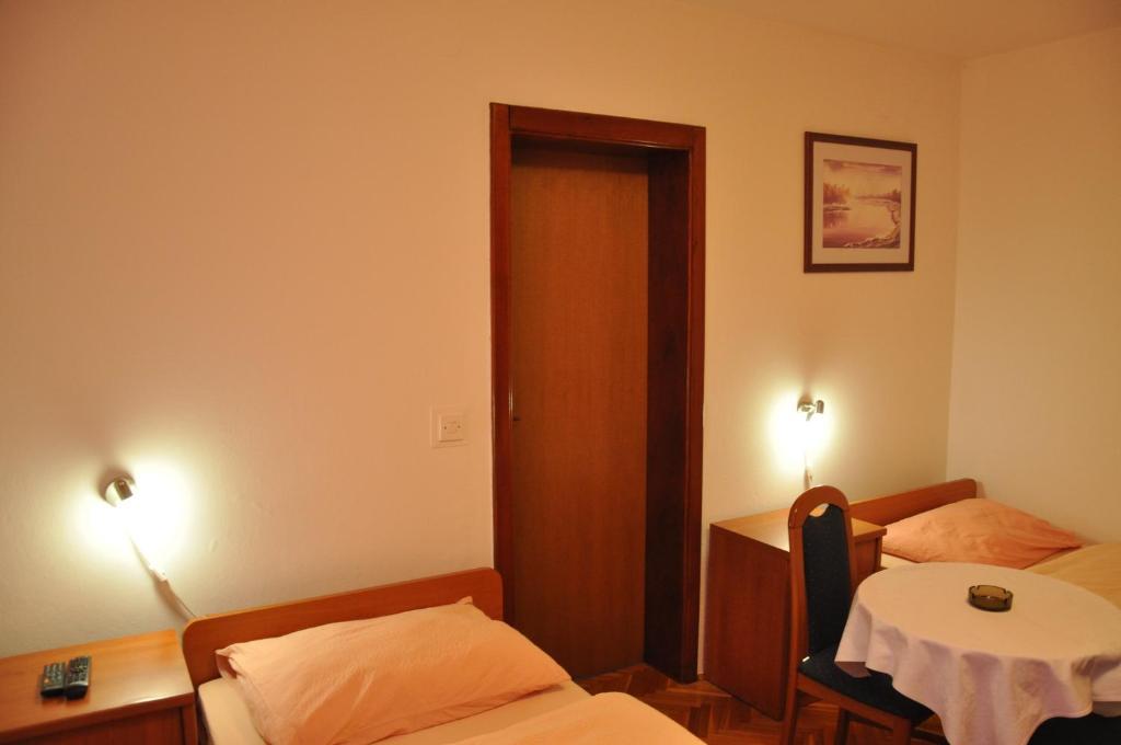 Pansion Antonio Bed & Breakfast Slavonski Brod Eksteriør bilde