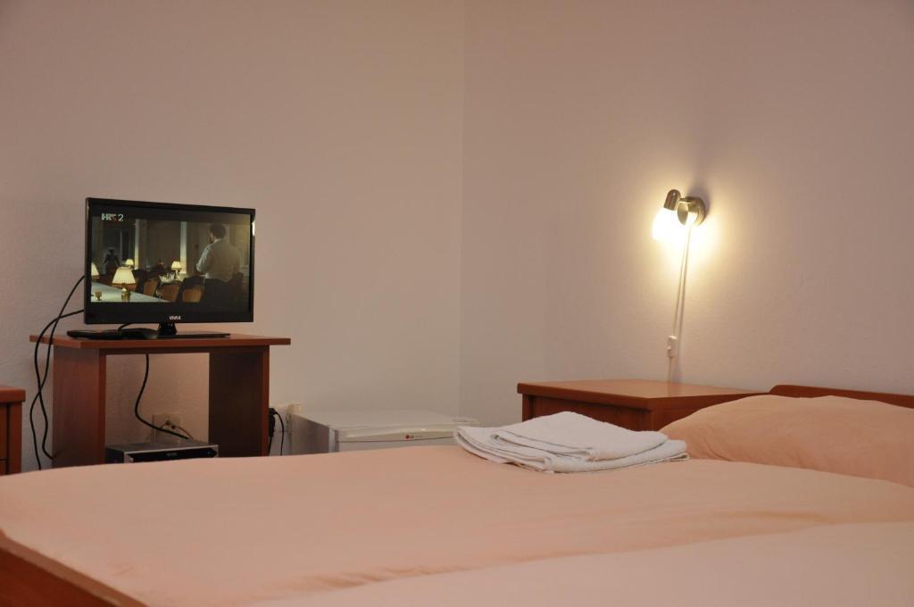 Pansion Antonio Bed & Breakfast Slavonski Brod Eksteriør bilde