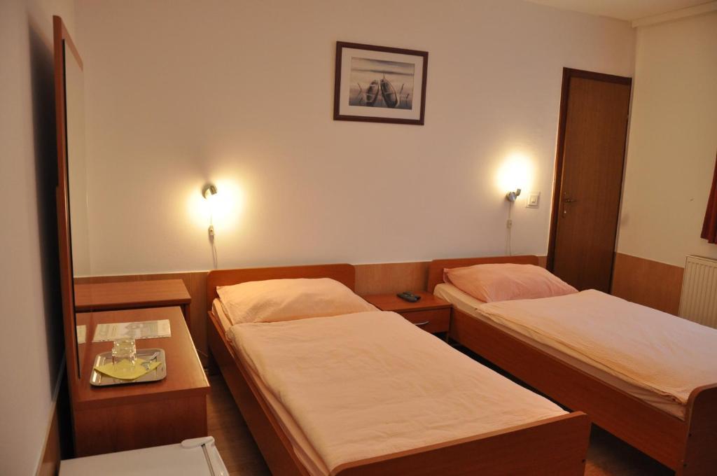 Pansion Antonio Bed & Breakfast Slavonski Brod Eksteriør bilde